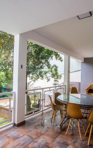 Casa à venda com 450m², 4 quartos e 6 vagas Casa à venda com 450m², 4 quartos e 6 vagasÁrea comum