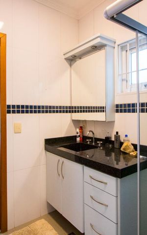 Casa à venda com 450m², 4 quartos e 6 vagas Casa à venda com 450m², 4 quartos e 6 vagasBanheiro da Suíte 2