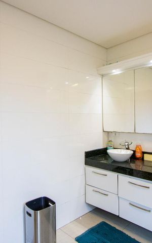 Casa à venda com 450m², 4 quartos e 6 vagas Casa à venda com 450m², 4 quartos e 6 vagasBanheiro da Suíte