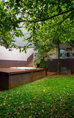 Casa à venda com 450m², 4 quartos e 6 vagas Casa à venda com 450m², 4 quartos e 6 vagasQuintal/Jardim