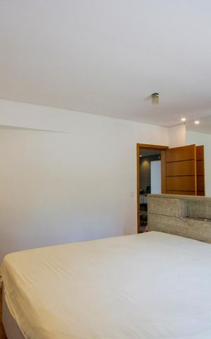 Casa à venda com 450m², 4 quartos e 6 vagas Casa à venda com 450m², 4 quartos e 6 vagasSuíte