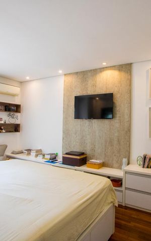 Casa à venda com 450m², 4 quartos e 6 vagas Casa à venda com 450m², 4 quartos e 6 vagasSuíte