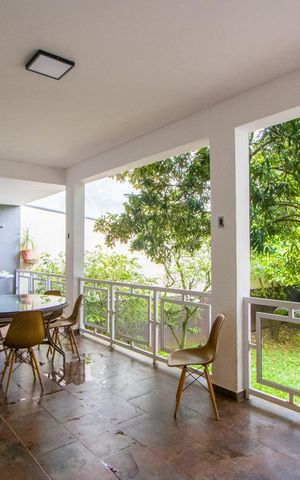 Casa à venda com 450m², 4 quartos e 6 vagas Casa à venda com 450m², 4 quartos e 6 vagasÁrea comum