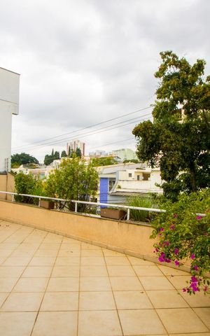 Casa à venda com 450m², 4 quartos e 6 vagas Casa à venda com 450m², 4 quartos e 6 vagasVaranda da Suíte 2