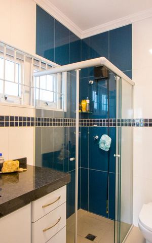 Casa à venda com 450m², 4 quartos e 6 vagas Casa à venda com 450m², 4 quartos e 6 vagasBanheiro da Suíte 2