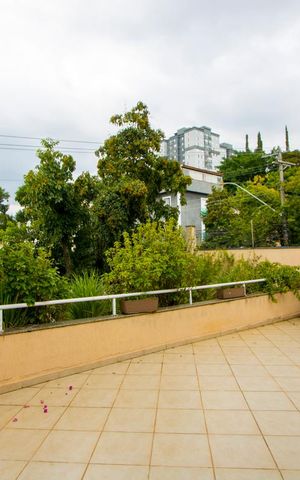 Casa à venda com 450m², 4 quartos e 6 vagas Casa à venda com 450m², 4 quartos e 6 vagasVaranda da Suíte 2