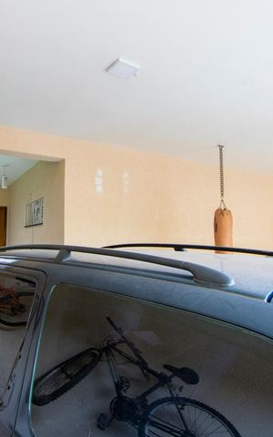 Casa à venda com 450m², 4 quartos e 6 vagas Casa à venda com 450m², 4 quartos e 6 vagasGaragem