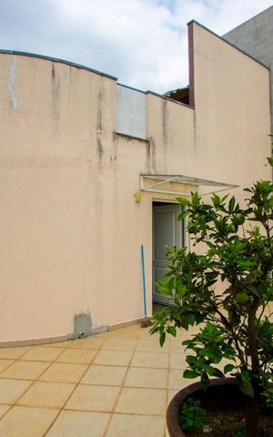 Casa à venda com 450m², 4 quartos e 6 vagas Casa à venda com 450m², 4 quartos e 6 vagasÁrea externa superior dos fundos