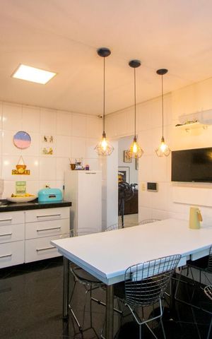 Casa à venda com 450m², 4 quartos e 6 vagas Casa à venda com 450m², 4 quartos e 6 vagasCozinha