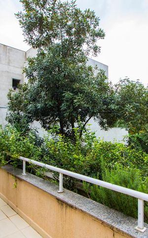 Casa à venda com 450m², 4 quartos e 6 vagas Casa à venda com 450m², 4 quartos e 6 vagasVaranda da Suíte