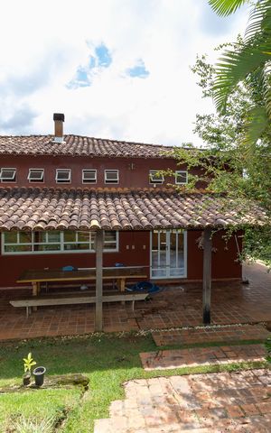 Casa de condomínio à venda com 2999m², 4 quartos e 10 vagas Casa de condomínio à venda com 2999m², 4 quartos e 10 vagasVaranda