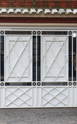 Casa à venda com 330m², 2 quartos e 2 vagasFachada