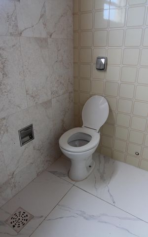 Casa para alugar com 110m², 2 quartos e 6 vagasBanheiro 