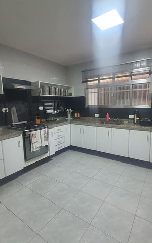 Casa à venda com 280m², 3 quartos e 2 vagas