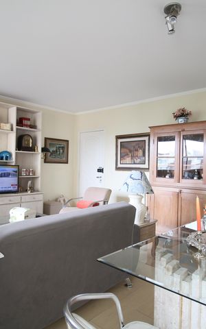 Apartamento à venda com 100m², 2 quartos e 2 vagasSala