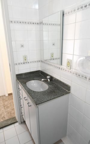 Apartamento à venda com 74m², 2 quartos e 1 vagaBanheiro Social