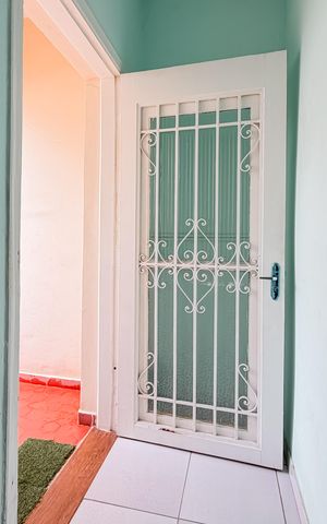 Casa à venda com 150m², 2 quartos e sem vaga Casa à venda com 150m², 2 quartos e sem vagaSala - Piso Superior