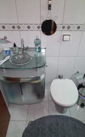Casa à venda com 216m², 3 quartos e 5 vagasQuarto 1 - Banheiro