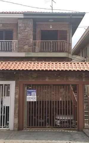 Casa à venda com 216m², 3 quartos e 5 vagas Casa à venda com 216m², 3 quartos e 5 vagasFachada
