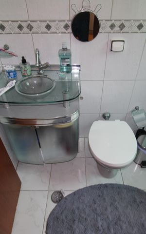 Casa à venda com 216m², 3 quartos e 5 vagasQuarto 1 - Banheiro