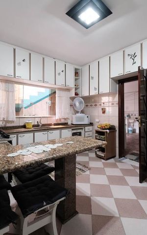 Casa à venda com 192m², 4 quartos e 2 vagasCozinha