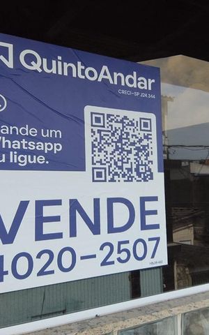 Casa à venda com 192m², 4 quartos e 2 vagas Casa à venda com 192m², 4 quartos e 2 vagasFachada