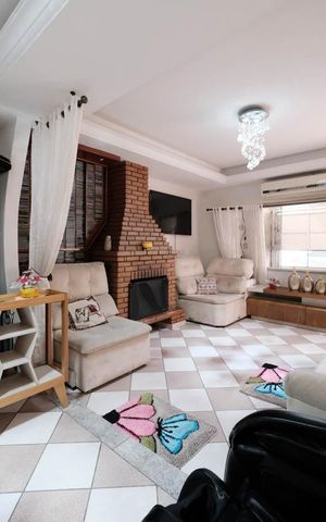Casa à venda com 192m², 4 quartos e 2 vagasSala