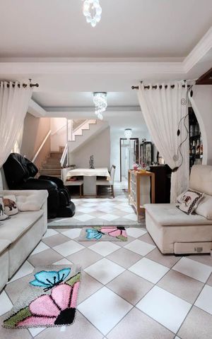 Casa à venda com 192m², 4 quartos e 2 vagasSala