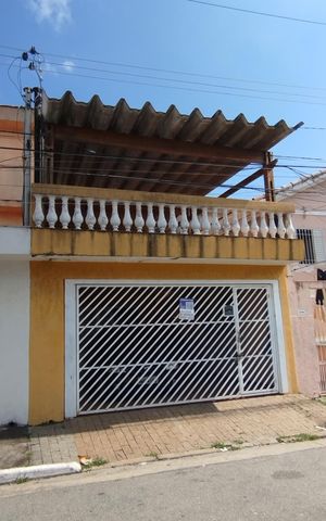 Casa à venda com 135m², 3 quartos e 2 vagas Casa à venda com 135m², 3 quartos e 2 vagasFachada + Placa