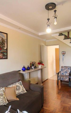 Casa à venda com 135m², 3 quartos e 2 vagas Casa à venda com 135m², 3 quartos e 2 vagasSala