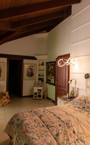 Casa de condomínio à venda com 838m², 4 quartos e 5 vagas Casa de condomínio à venda com 838m², 4 quartos e 5 vagasSuíte 2
