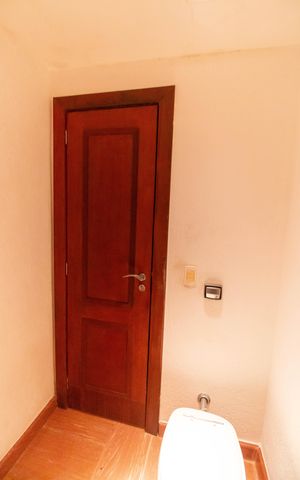 Casa de condomínio à venda com 838m², 4 quartos e 5 vagas Casa de condomínio à venda com 838m², 4 quartos e 5 vagasLavabo