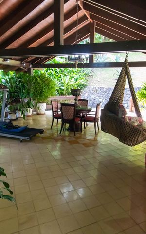 Casa de condomínio à venda com 838m², 4 quartos e 5 vagas Casa de condomínio à venda com 838m², 4 quartos e 5 vagasVaranda da Sala