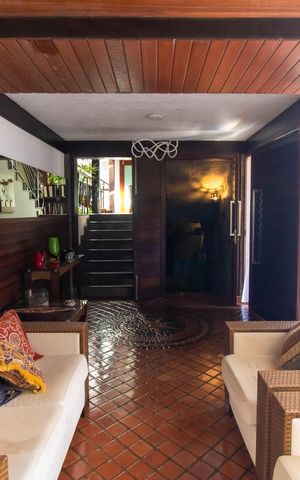 Casa de condomínio à venda com 838m², 4 quartos e 5 vagas Casa de condomínio à venda com 838m², 4 quartos e 5 vagasHall de entrada