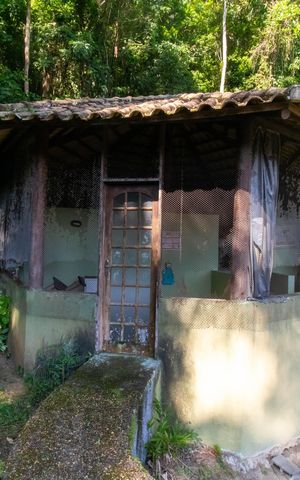 Casa de condomínio à venda com 838m², 4 quartos e 5 vagas Casa de condomínio à venda com 838m², 4 quartos e 5 vagasÁrea externa