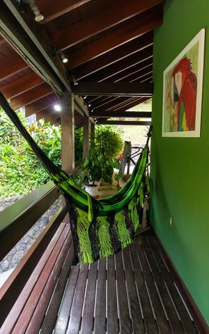 Casa de condomínio à venda com 838m², 4 quartos e 5 vagas Casa de condomínio à venda com 838m², 4 quartos e 5 vagasVaranda da Sala