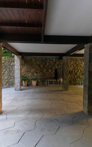 Casa de condomínio à venda com 838m², 4 quartos e 5 vagas Casa de condomínio à venda com 838m², 4 quartos e 5 vagasGaragem
