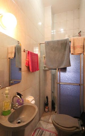 Casa à venda com 372m², 2 quartos e 2 vagas Casa à venda com 372m², 2 quartos e 2 vagasBanheiro 2