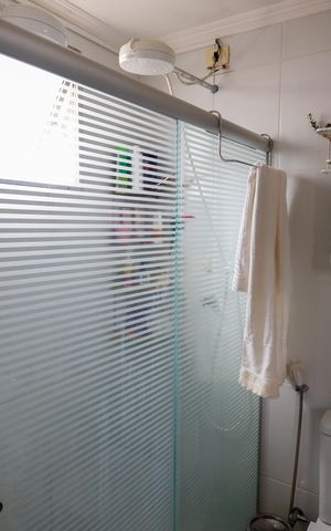 Apartamento à venda com 74m², 3 quartos e 1 vaga Apartamento à venda com 74m², 3 quartos e 1 vagaBanheiro da Suíte 2