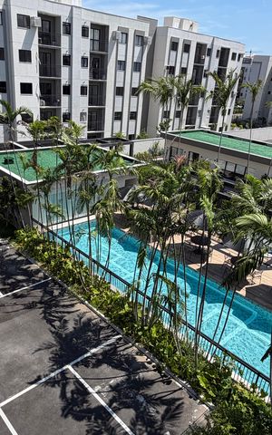 Apartamento à venda com 46m², 2 quartos e 1 vaga Apartamento à venda com 46m², 2 quartos e 1 vagaSala - Varanda