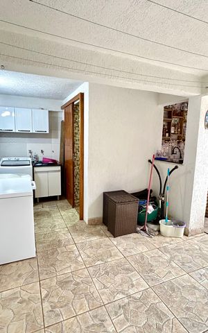 Casa à venda com 150m², 3 quartos e 2 vagas Casa à venda com 150m², 3 quartos e 2 vagasÁrea de Serviço