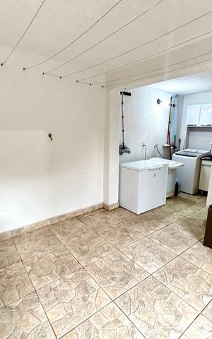 Casa à venda com 150m², 3 quartos e 2 vagas Casa à venda com 150m², 3 quartos e 2 vagasÁrea de Serviço