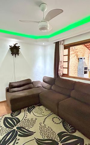 Casa à venda com 150m², 3 quartos e 2 vagas Casa à venda com 150m², 3 quartos e 2 vagasSala