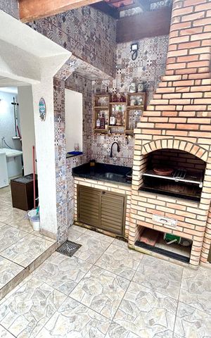 Casa à venda com 150m², 3 quartos e 2 vagas Casa à venda com 150m², 3 quartos e 2 vagasChurrasqueira