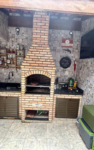 Casa à venda com 150m², 3 quartos e 2 vagas Casa à venda com 150m², 3 quartos e 2 vagasChurrasqueira
