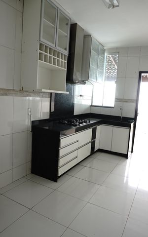 Casa à venda com 180m², 3 quartos e 4 vagas