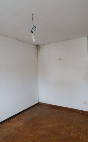 Casa à venda com 180m², 7 quartos e 2 vagas Casa à venda com 180m², 7 quartos e 2 vagasQuarto 2 casa 1