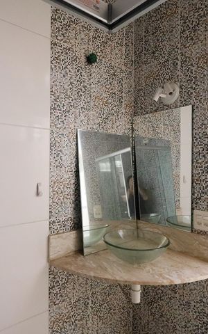 Casa à venda com 180m², 7 quartos e 2 vagas Casa à venda com 180m², 7 quartos e 2 vagasBanheiro 1 casa 1