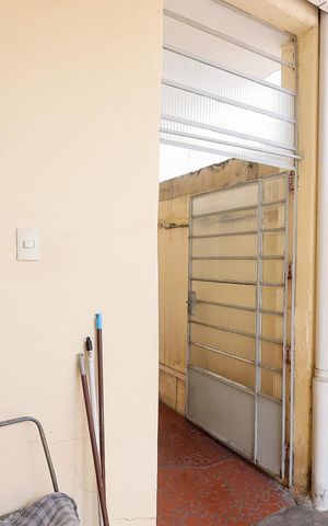 Casa à venda com 180m², 7 quartos e 2 vagas Casa à venda com 180m², 7 quartos e 2 vagasÁrea de Serviço Casa 2