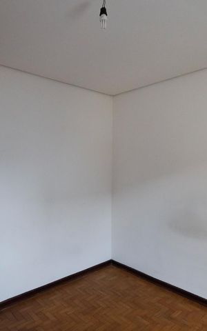 Casa à venda com 180m², 7 quartos e 2 vagas Casa à venda com 180m², 7 quartos e 2 vagasQuarto 1 casa 1